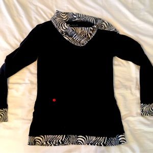 Women’s Medium Burton Long Sleeve Zebra Pattern Snowboarding Shirt Hoodie